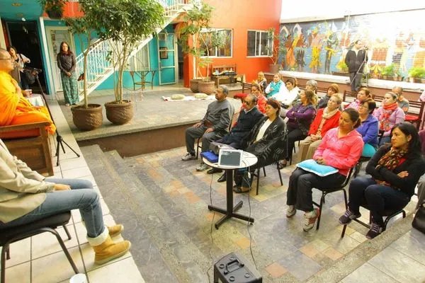 The first session in the courtyard of Casa Eterna