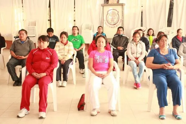 Teaching the school staff at Simón Bolívar School