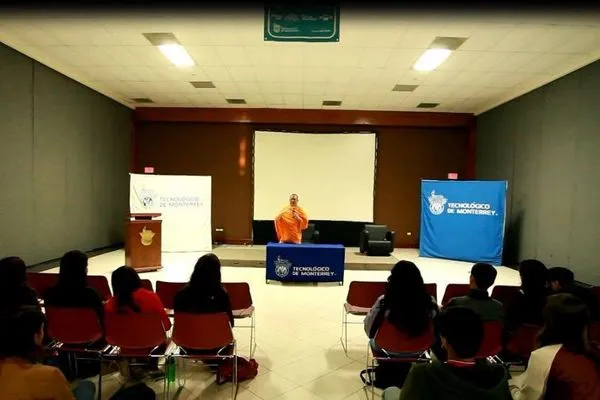 Teaching the students at the Tecnológico de Monterrey demonstration school